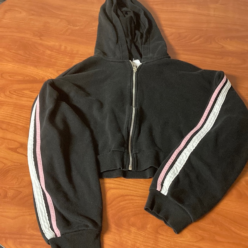 H & M Divided Cropped Sweatshirt